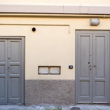 The Rent - Studio Nearby Sant'agostino Metro Apartment Milan