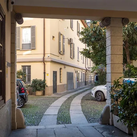 The Rent - Studio Nearby Sant'agostino Metro Apartment Mailand